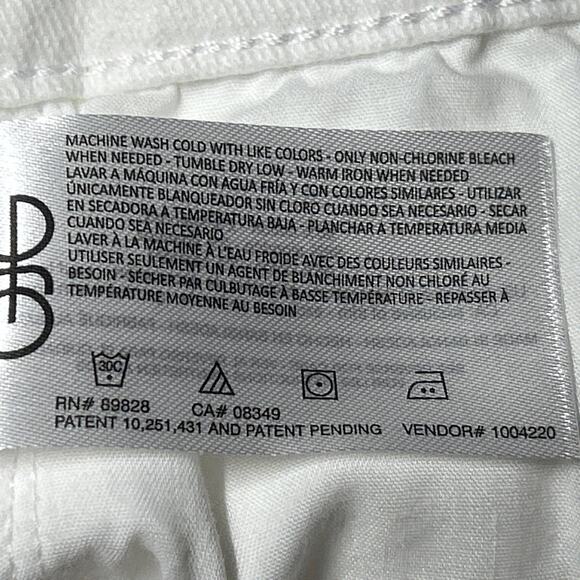 Gloria Vanderbilt NWT Women’s White Denim Jeans Size 12PS - Amanda Bootcut - Picture 7 of 7